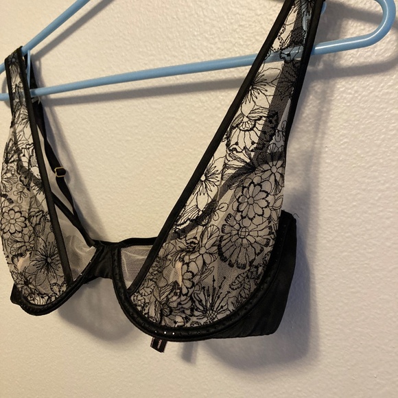 LAST DAY -- VS Embroidered Matching Set - Picture 13 of 15